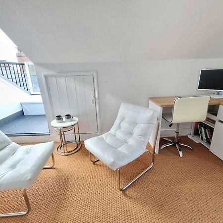 West Hill Retreat Seaview Balcony Chic Loft Studio & Free Parking Hastings Exteriör bild