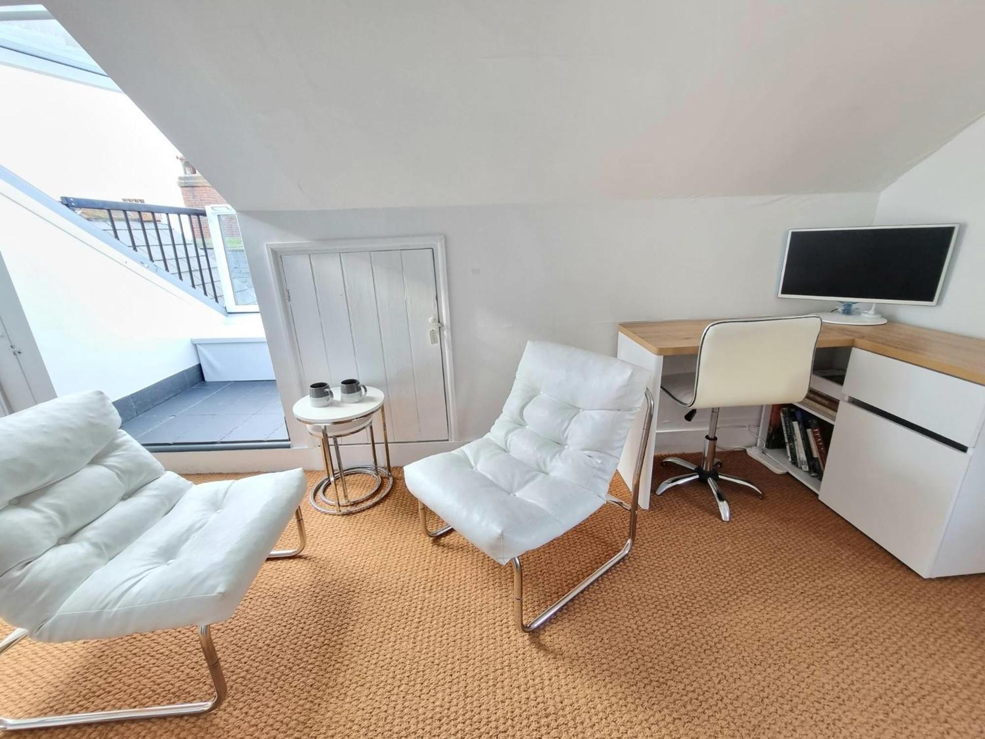 West Hill Retreat Seaview Balcony Chic Loft Studio & Free Parking Hastings Exteriör bild
