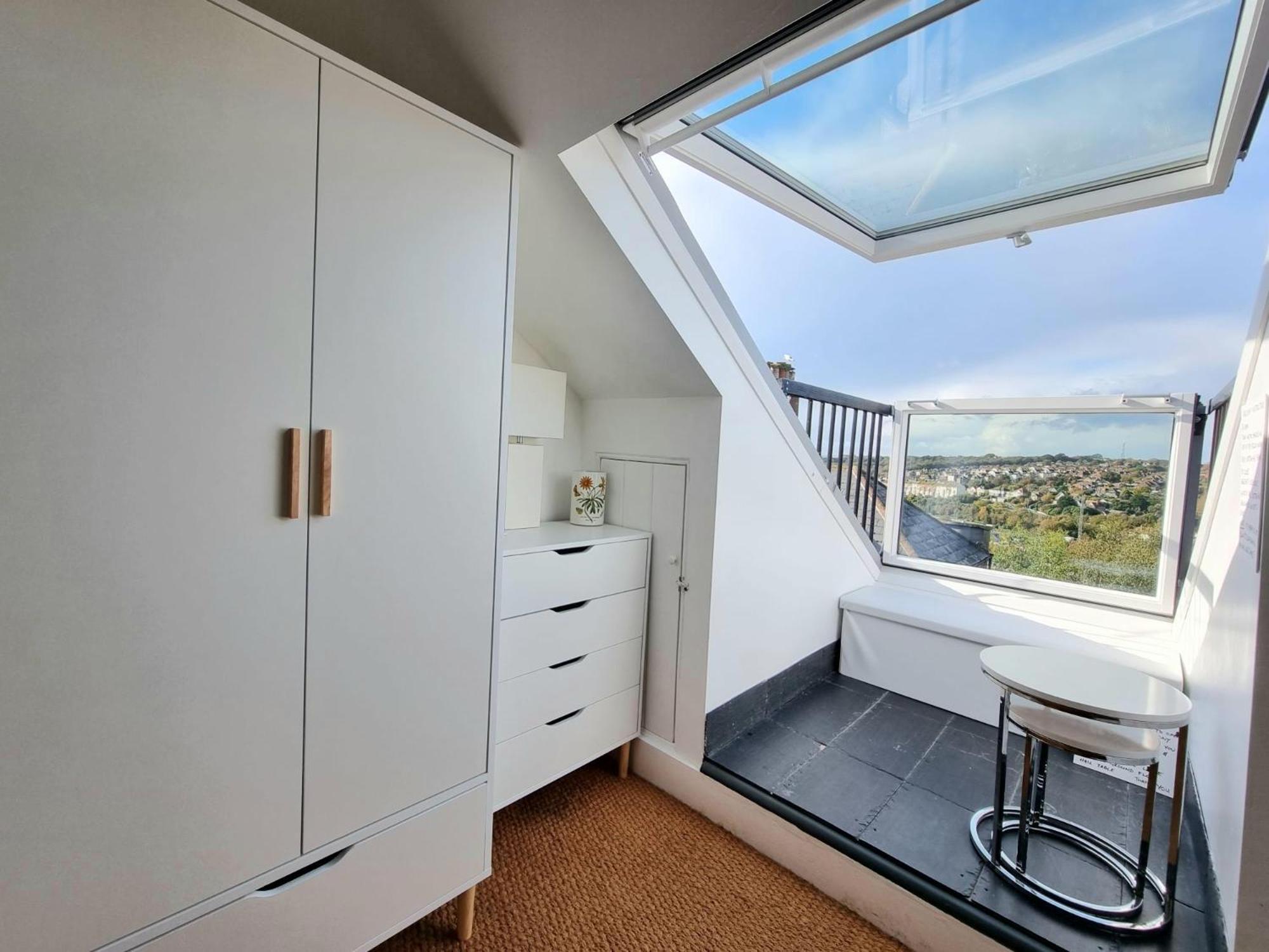 West Hill Retreat Seaview Balcony Chic Loft Studio & Free Parking Hastings Exteriör bild