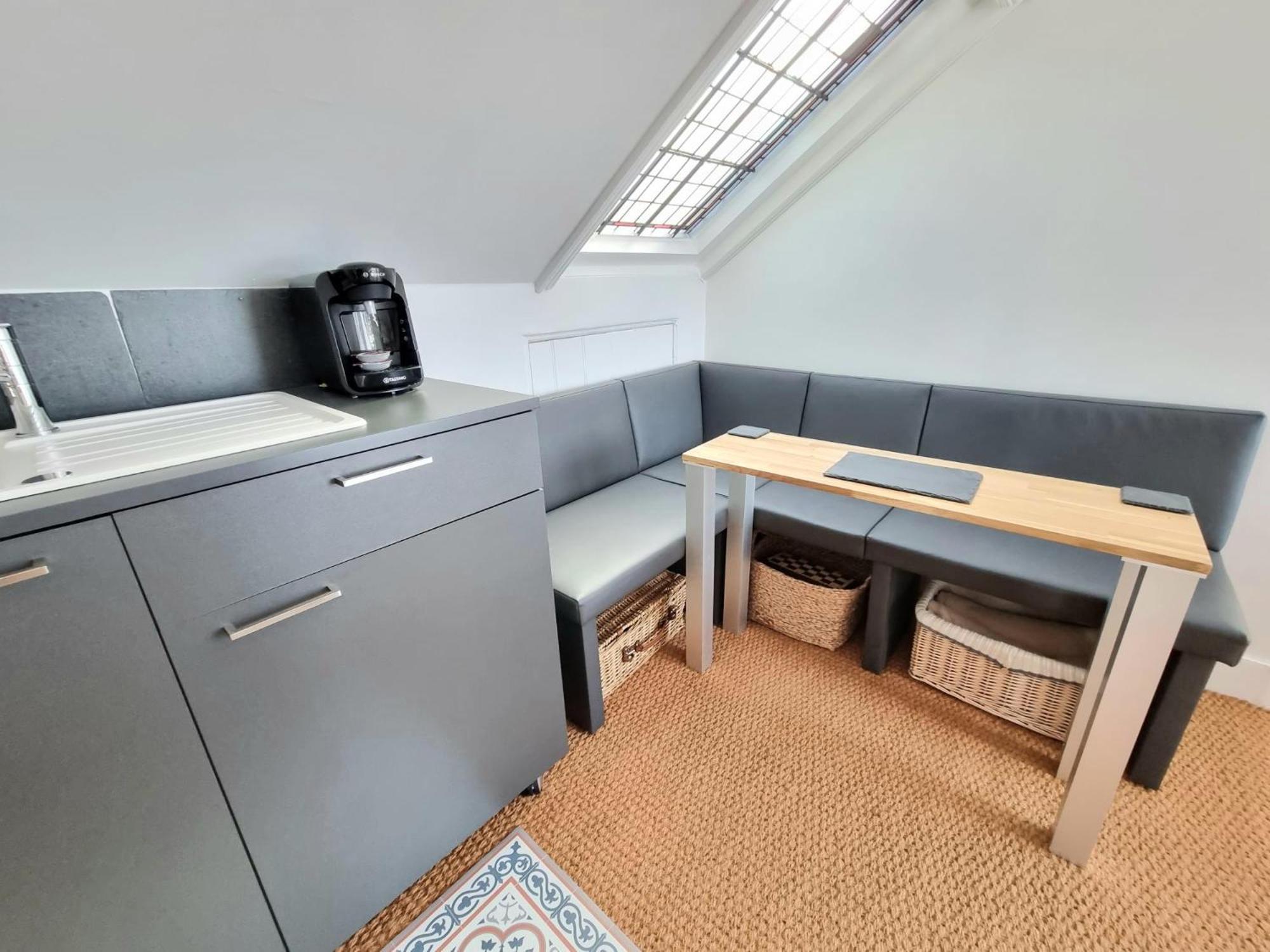 West Hill Retreat Seaview Balcony Chic Loft Studio & Free Parking Hastings Exteriör bild