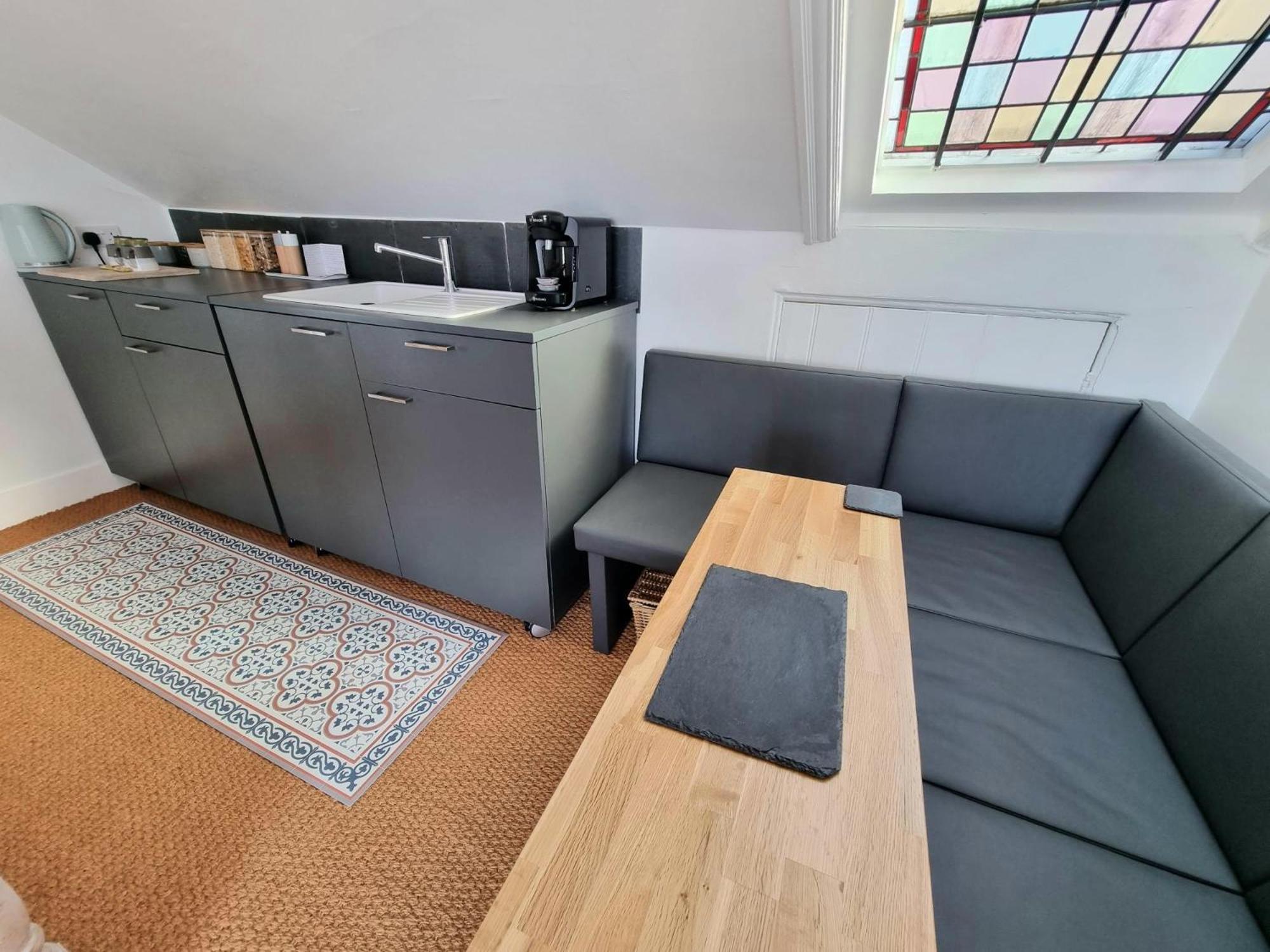 West Hill Retreat Seaview Balcony Chic Loft Studio & Free Parking Hastings Exteriör bild