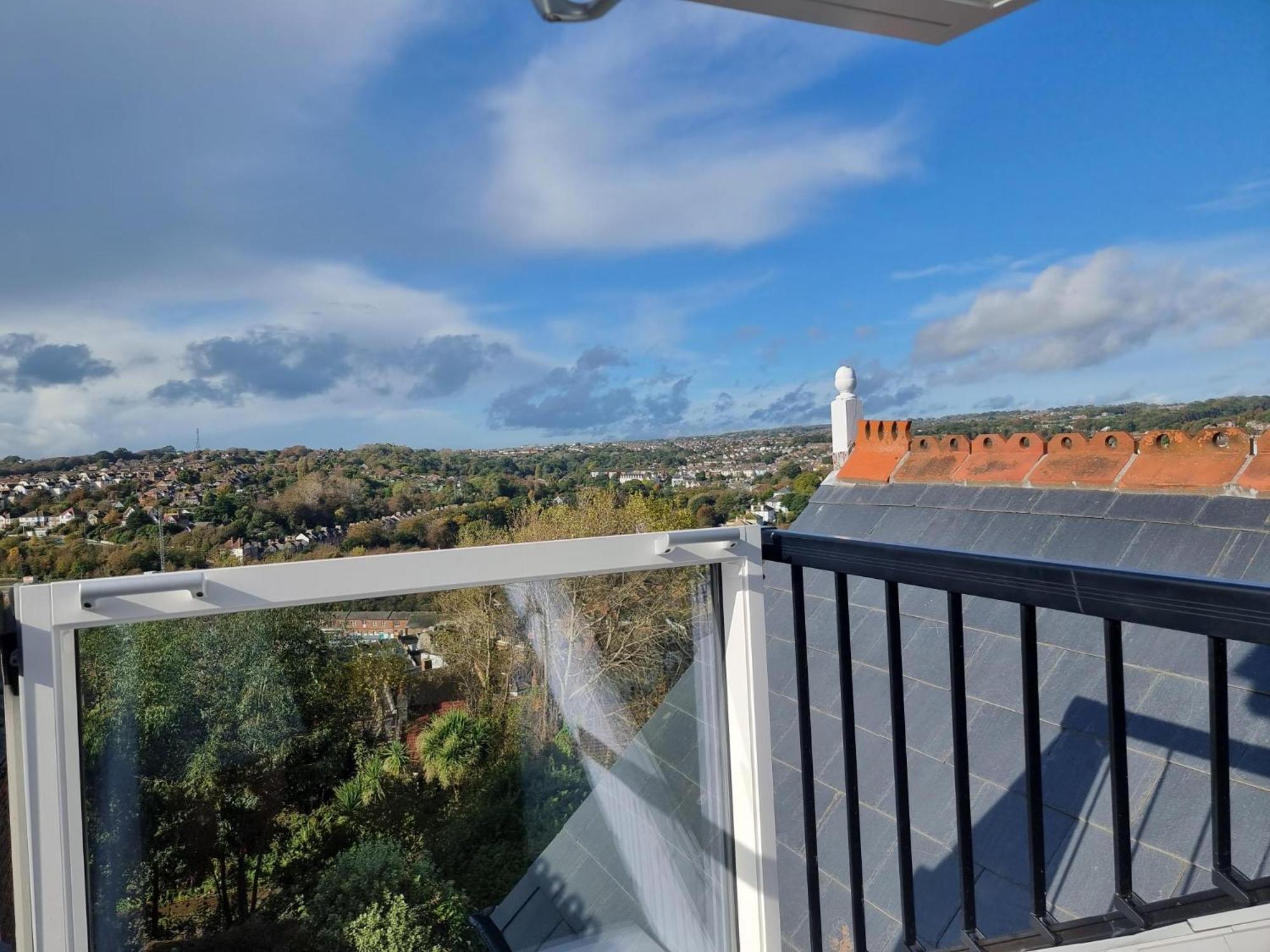 West Hill Retreat Seaview Balcony Chic Loft Studio & Free Parking Hastings Exteriör bild